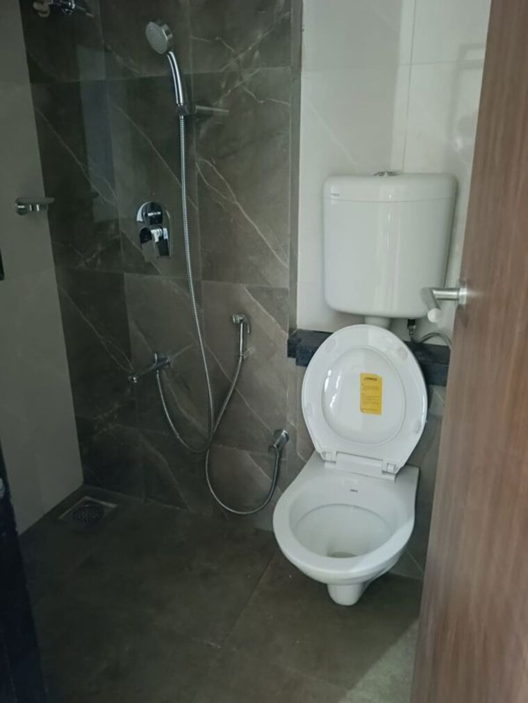 Bathroom, worli 2 Bedroom 600 Sq.Ft. Apartment In Worli Mumbai 10237951