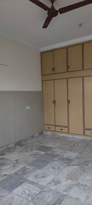 Room in 3 BHK Builder Floor at Phase iv – for Rent