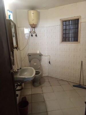 Bathroom in 2 BHK Apartment at RWA Apartments Sector 39, Sector 39 – for Rent