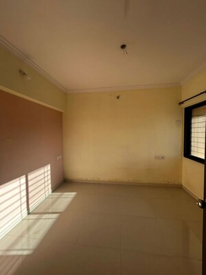 Room in 2 BHK Apartment at Unnathi Woods Phase 3, Ghodbunder Road – for Rent