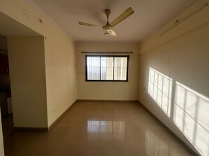 Room in 2 BHK Apartment at Puranik Hometown, Ghodbunder Road – for Rent