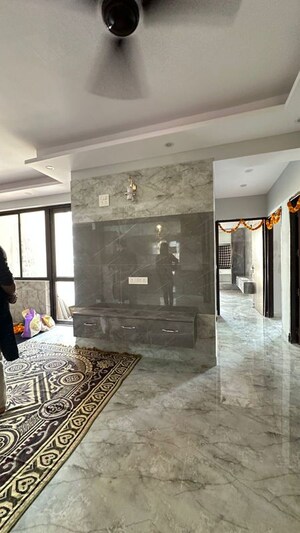 Parking in 3 BHK Apartment at RG Luxury Homes, Sector 16b Greater Noida – for Rent