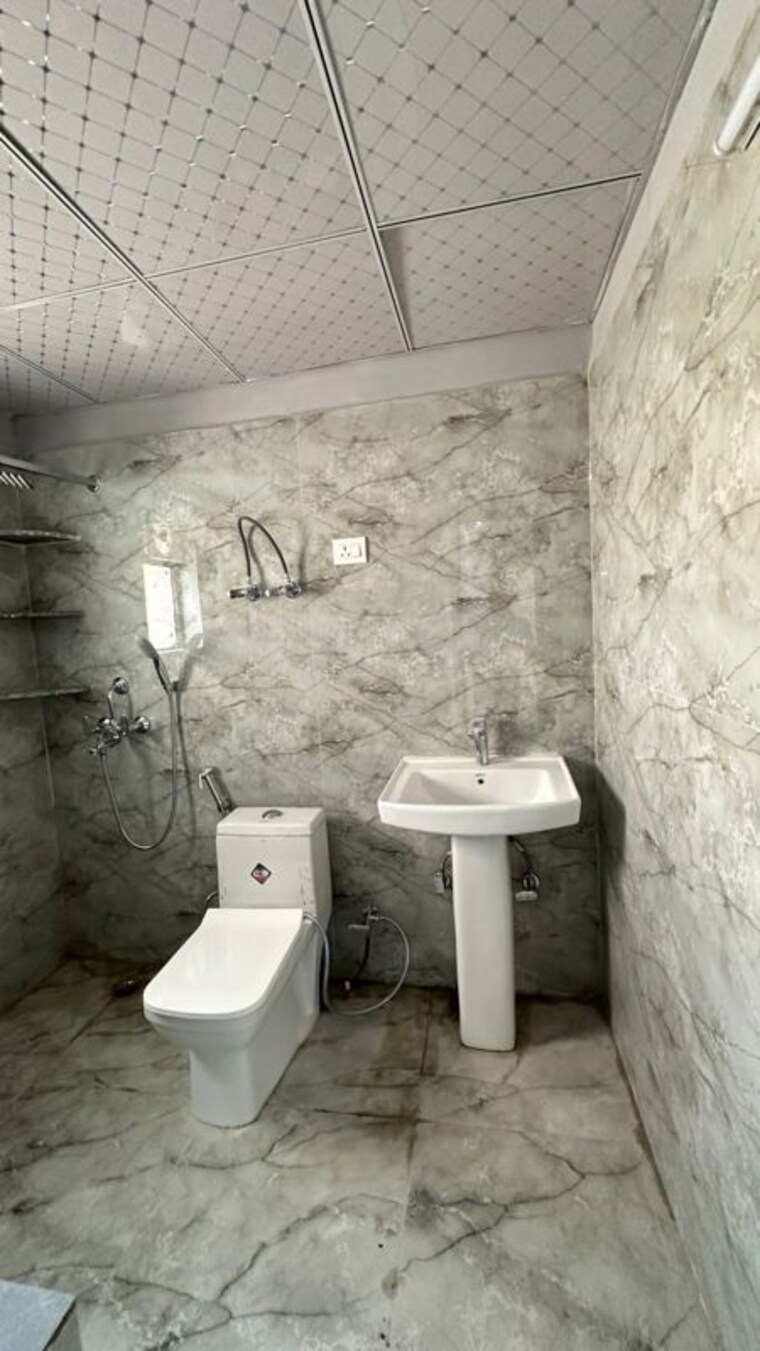 Bathroom, rg-luxury-homes 3 Bedroom 1661 Sq.Ft. Apartment In Sector 16b Greater Noida Greater Noida 10238027