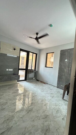 Room in 3 BHK Apartment at RG Luxury Homes, Sector 16b Greater Noida – for Rent