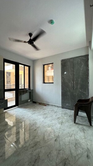 Room in 3 BHK Apartment at RG Luxury Homes, Sector 16b Greater Noida – for Rent