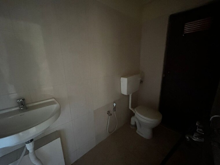 Bathroom, paradigm-zenith-pushpanjali-residency-phase-iii 2 Bedroom 650 Sq.Ft. Apartment In Ghodbunder Road Thane 10238024