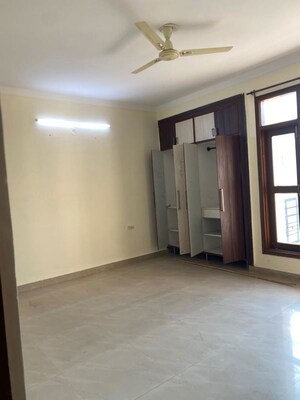 Room in 5 BHK Apartment at Maya Garden City, Lohgarh – for Rent