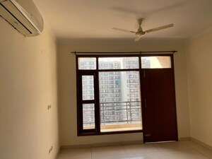 Room in 5 BHK Apartment at Maya Garden City, Lohgarh – for Rent