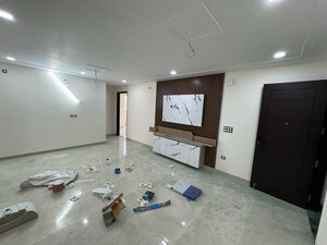 Room in 2 BHK Apartment at Chattarpur – for Rent