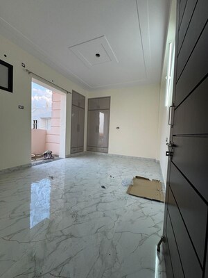 Room in 2 BHK Apartment at Chattarpur – for Rent