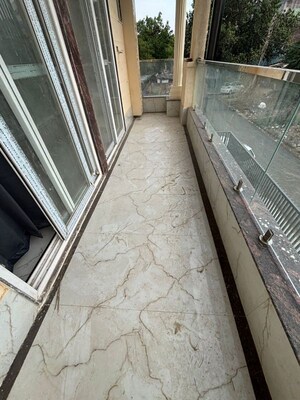 Balcony in Studio Builder Floor at Sector 30 – for Rent