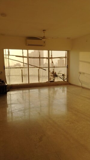 Room in 3 BHK Apartment at Omkar Vayu, Mahim – for Sale