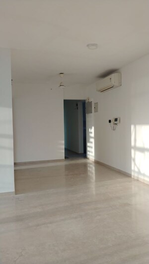 Room in 3 BHK Apartment at Omkar Vayu, Mahim – for Sale