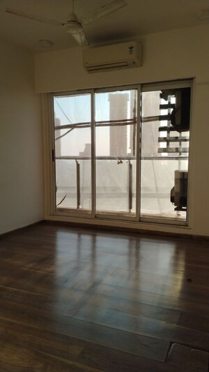 Room in 3 BHK Apartment at Omkar Vayu, Mahim – for Sale