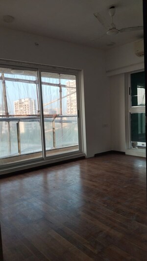 Room in 3 BHK Apartment at Omkar Vayu, Mahim – for Sale