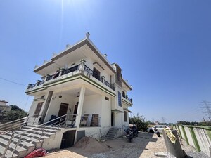 2 BHK Independent House For Rent in Harahua