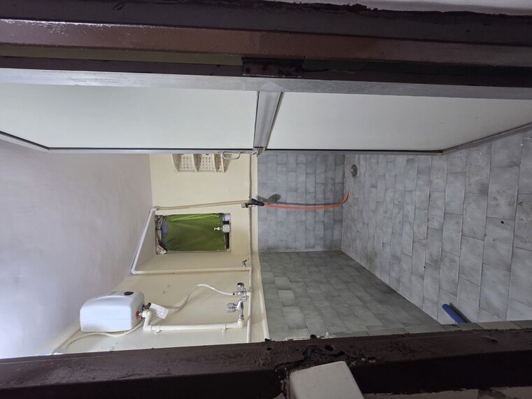 Attached Bathroom, goregaon west 2 Bedroom 600 Sq.Ft. Apartment In Goregaon West Mumbai 10238120