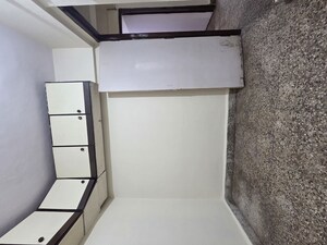 Room in 2 BHK Apartment at Goregaon West – for Rent