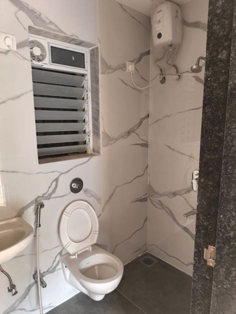 Bathroom, raunak-bliss 1 Bedroom 425 Sq.Ft. Apartment In Ghodbunder Road Thane 10238145