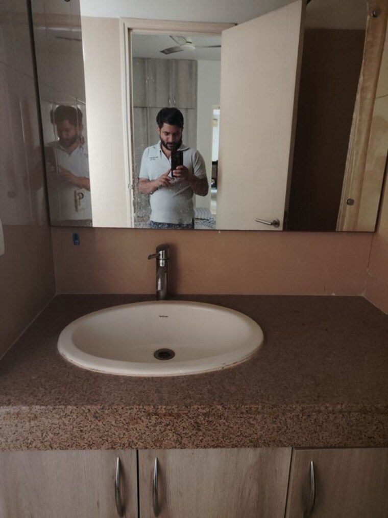 Bathroom, emaar-emerald-estate 3 Bedroom 1300 Sq.Ft. Apartment In Sector 65 Gurgaon 10238143