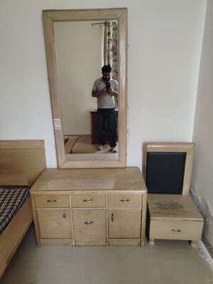 Furnished Amenities in 3 BHK Apartment at Emaar Emerald Estate, Sector 65 – for Rent