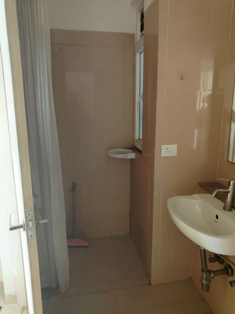 Bathroom, emaar-emerald-estate 3 Bedroom 1300 Sq.Ft. Apartment In Sector 65 Gurgaon 10238143