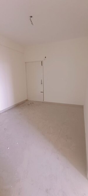 Room in 2 BHK Apartment at Pyramid Midtown, Sector 59 – for Rent