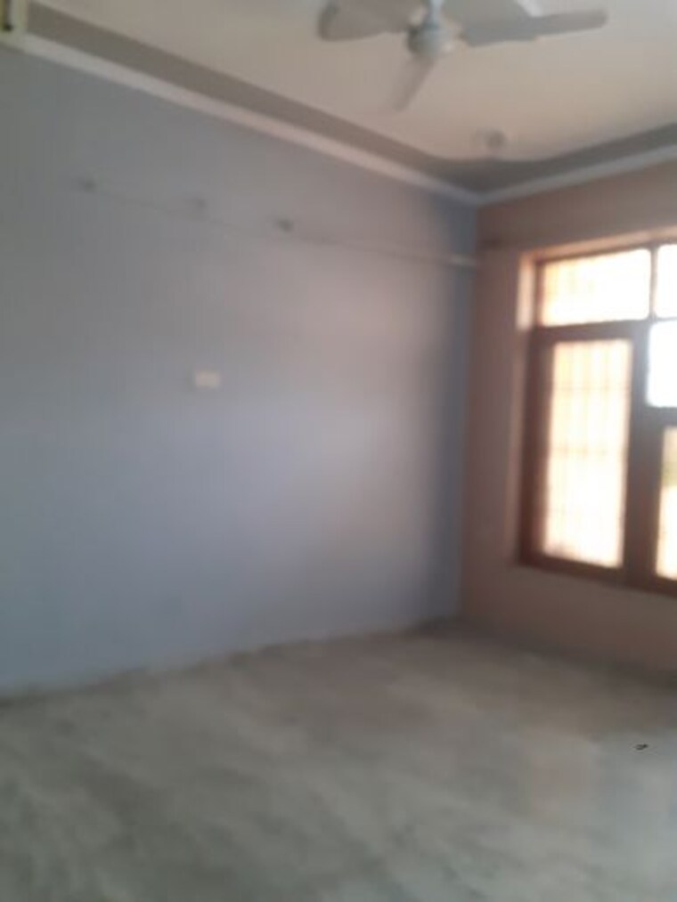 Room, sector 28 3.5 Bedroom 2250 Sq.Ft. Builder Floor In Sector 28 Faridabad 10238185