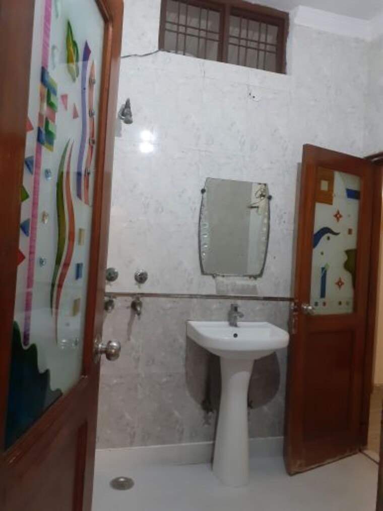 Bathroom, sector 28 3.5 Bedroom 2250 Sq.Ft. Builder Floor In Sector 28 Faridabad 10238185