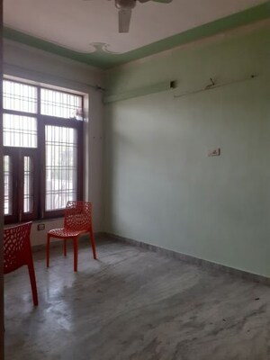 Room in 3.5 BHK Builder Floor at Sector 28 – for Rent