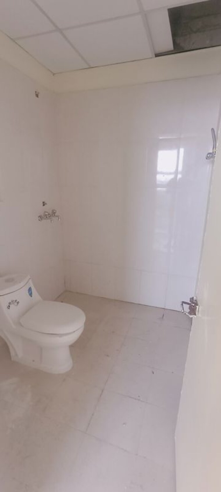 Bathroom, pyramid-midtown 2 Bedroom 800 Sq.Ft. Apartment In Sector 59 Gurgaon 10238166