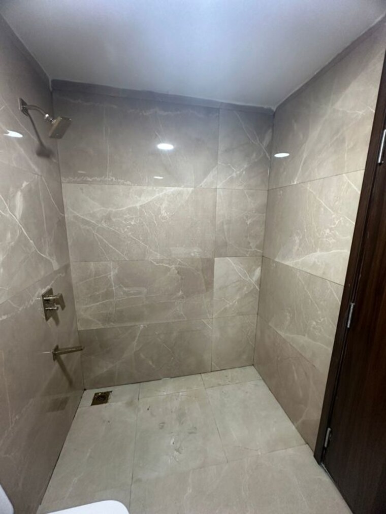 Bathroom, smart-world-orchard 3 Bedroom 1712 Sq.Ft. Apartment In Sector 61 Gurgaon 10238188
