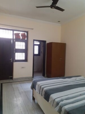 Room in 2 BHK Builder Floor at Sector 31 – for Rent