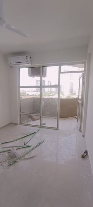 Room in 2 BHK Apartment at Pyramid Midtown, Sector 59 – for Rent