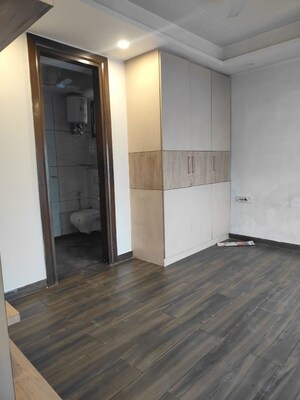 Room in 4 BHK Builder Floor at Mayfield Garden – for Rent