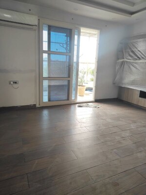 Room in 4 BHK Builder Floor at Mayfield Garden – for Rent