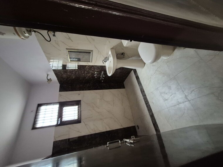 Bathroom, mayur vihar 3.5 Bedroom 950 Sq.Ft. Builder Floor In Mayur Vihar Delhi 10238209