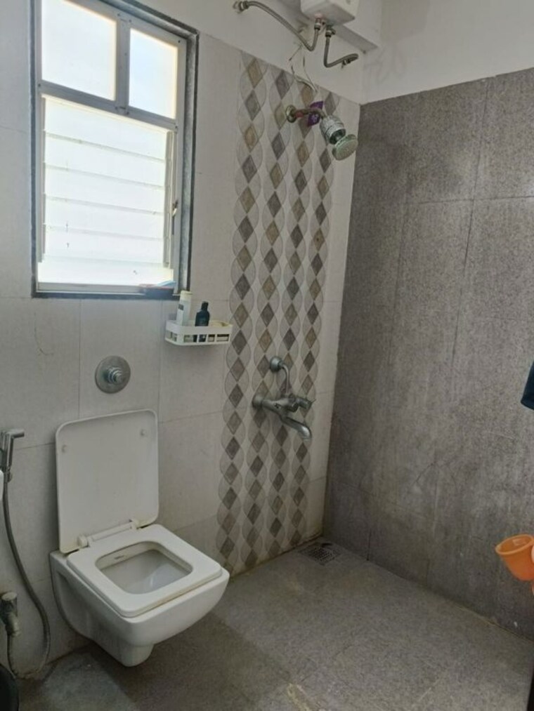 Bathroom, wagholi 3 Bedroom 1500 Sq.Ft. Apartment In Wagholi Pune 10238234