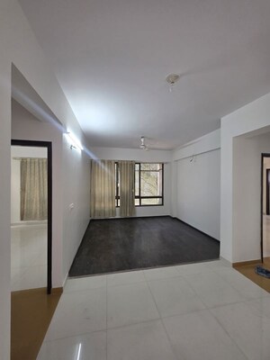 Room in 3 BHK Apartment at Thaltej – for Rent