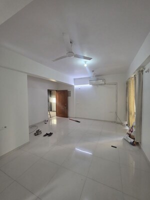 Room in 3 BHK Apartment at Thaltej – for Rent