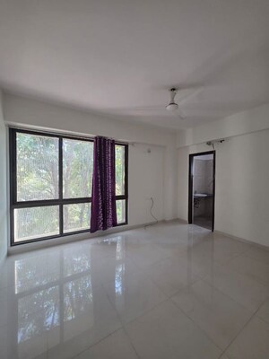 Room in 3 BHK Apartment at Thaltej – for Rent