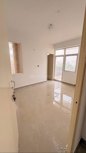 Room in 3 BHK Apartment at Landmark The Homes 81, Sector 81 – for Rent