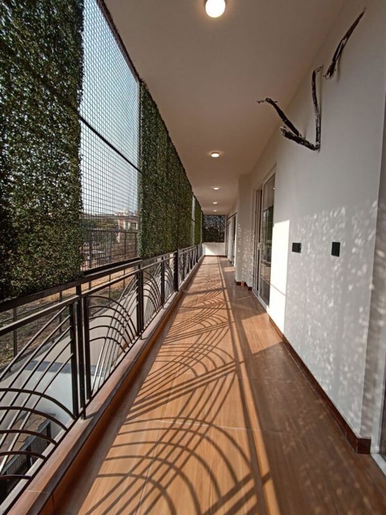 Balcony, unitech-south-city-ii 5 Bedroom 4500 Sq.Ft. Builder Floor In Sector 50 Gurgaon 10238315