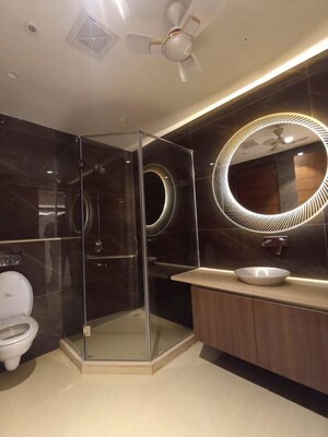 Team Area in 5 BHK Builder Floor at Unitech South City II, Sector 50 – for Rent