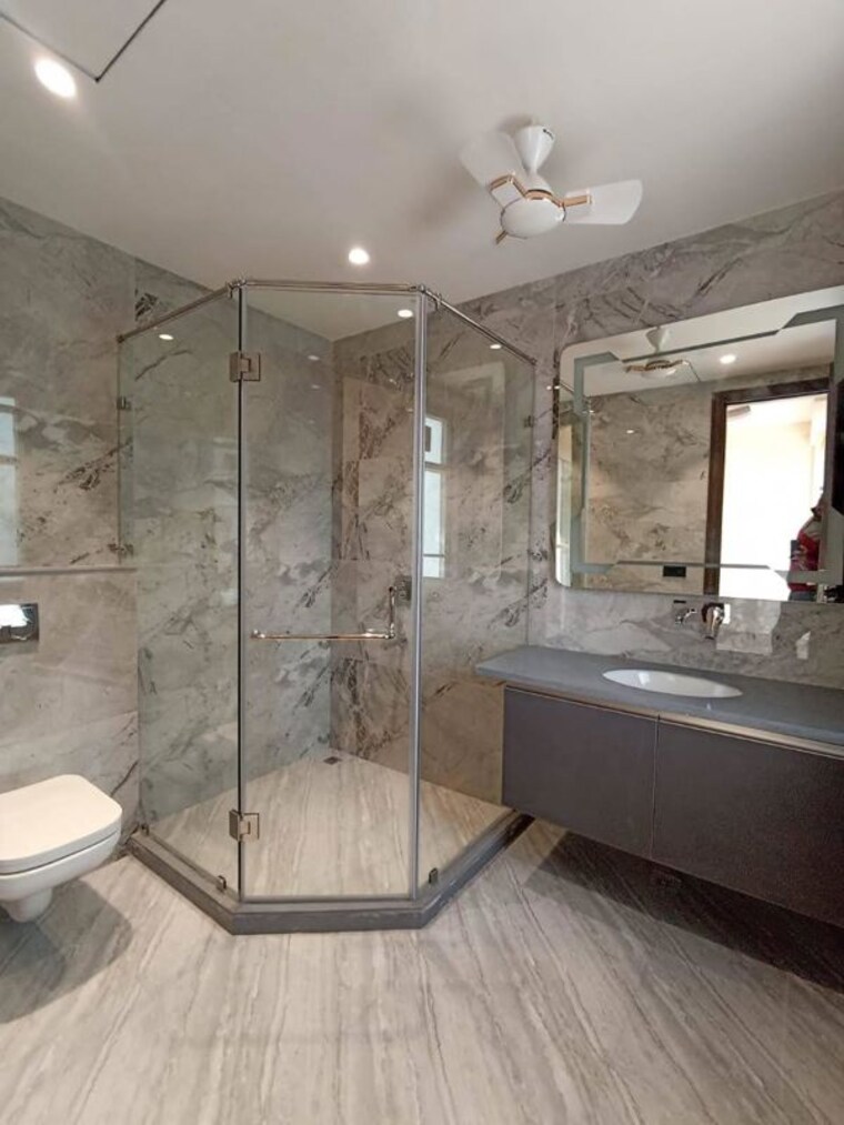 Bathroom, unitech-south-city-ii 5 Bedroom 4500 Sq.Ft. Builder Floor In Sector 50 Gurgaon 10238315