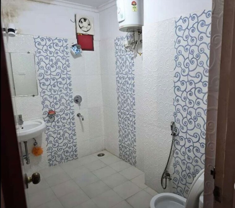 Bathroom, hazratganj 3 Bedroom 1500 Sq.Ft. Apartment In Hazratganj Lucknow 10238314