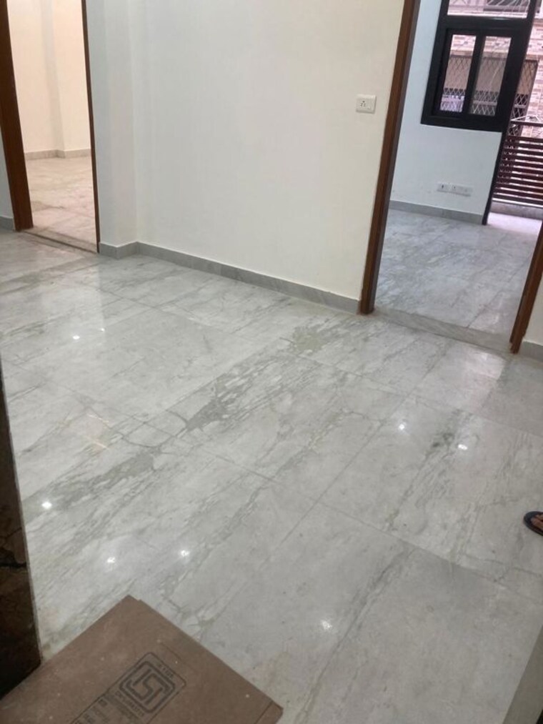Room, govindpuri 3 Bedroom 100 Sq.Yd. Builder Floor In Govindpuri Delhi 10238326