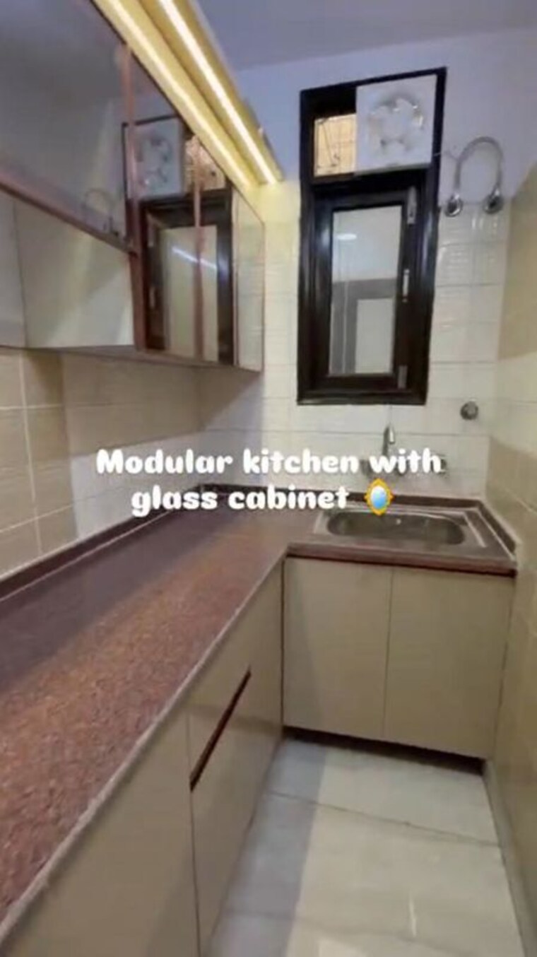 Kitchen, govindpuri 3 Bedroom 100 Sq.Yd. Builder Floor In Govindpuri Delhi 10238326
