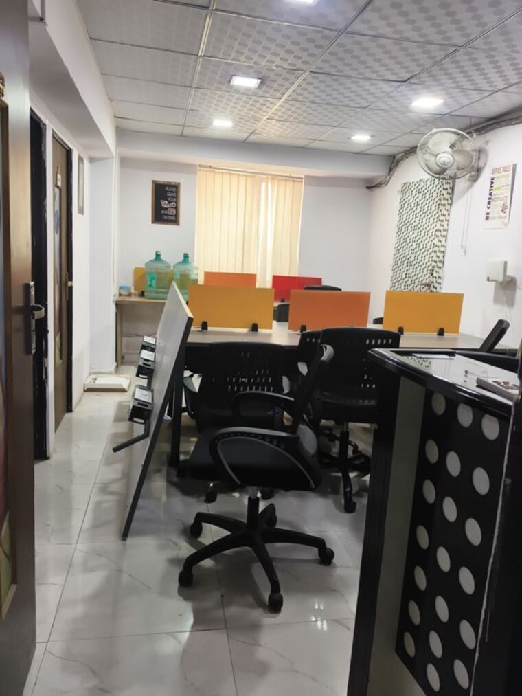 Team Area, sector 2 Commercial Office Space 750 Sq.Ft. In Sector 2 Noida 10238324