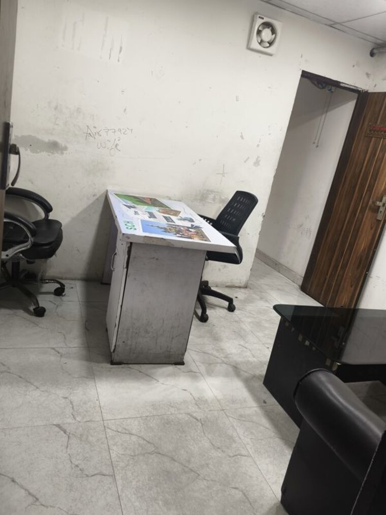 Living Room, sector 2 Commercial Office Space 400 Sq.Ft. In Sector 2 Noida 10238333